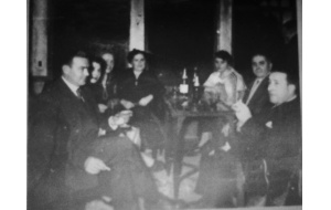 1954 -  Brindando con champagne